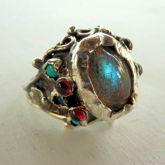 Labradorite Silver Antique Style Queen Ring